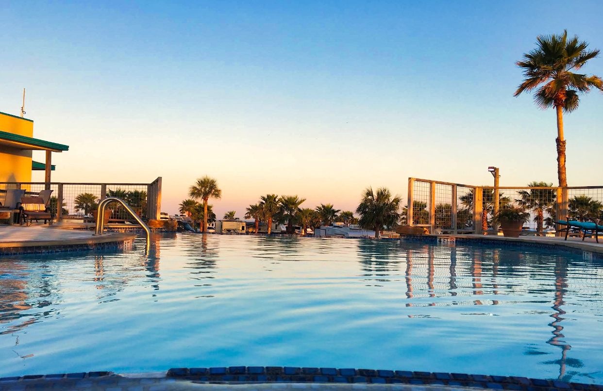 The pool at Sandpiper RV Resort